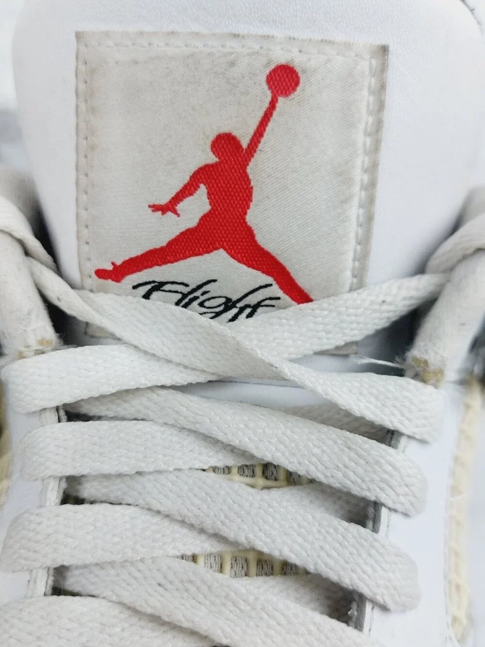 Jordan Men's White Cement Black Air Jordan 4 Retro Leather Sneaker Size 9.5 - Picture 6 of 8